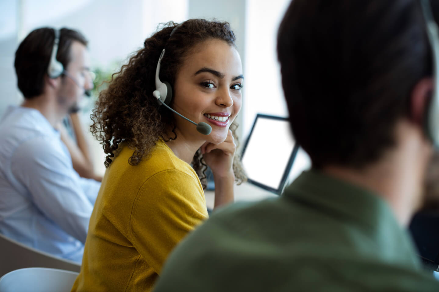 A customer support agent taking advantage of automated communications